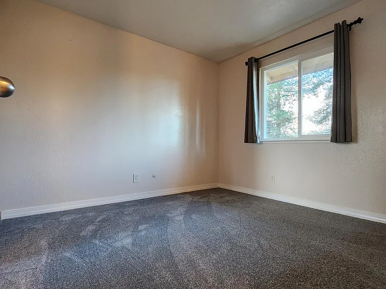 1540 Parkwood Pl — Photo 5