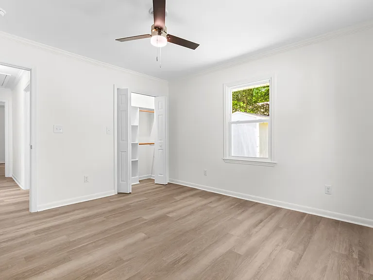 320 Clay St — Photo 13