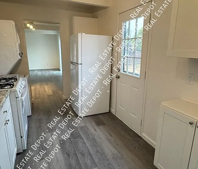 242 N K St — Photo 5