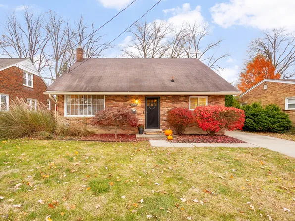 22686 Maple Ave, Farmington, MI 48336