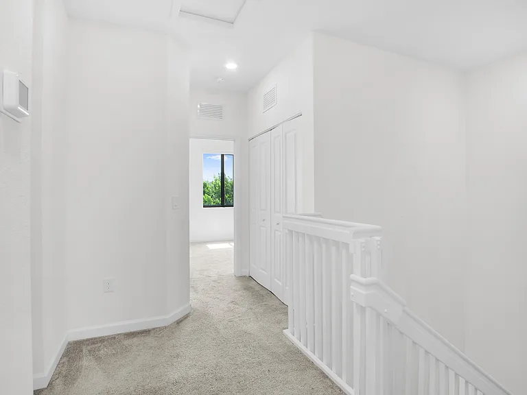 20610 NE 5th Pl — Photo 9