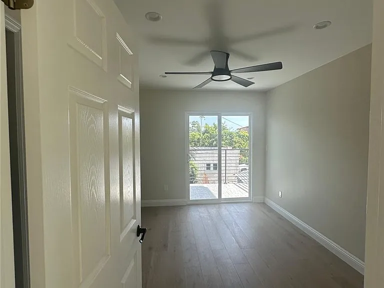 4947 Angeles Vis — Photo 20