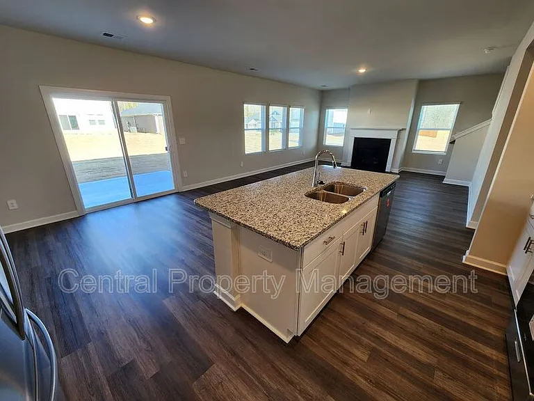 628 Orsman Trl — Photo 3
