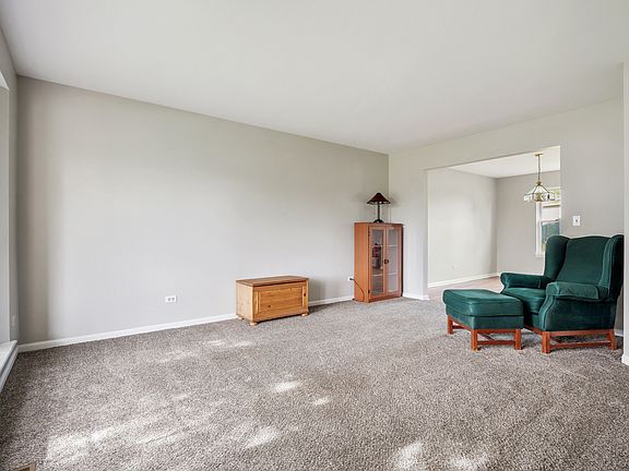 5th image of 992 McPhee Dr