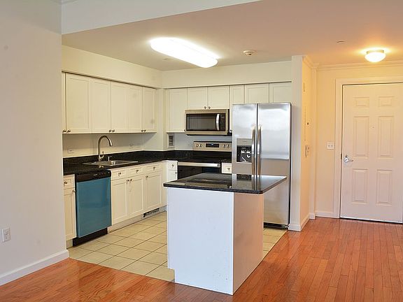 5th image of 31 Greenridge Ave APT 2A