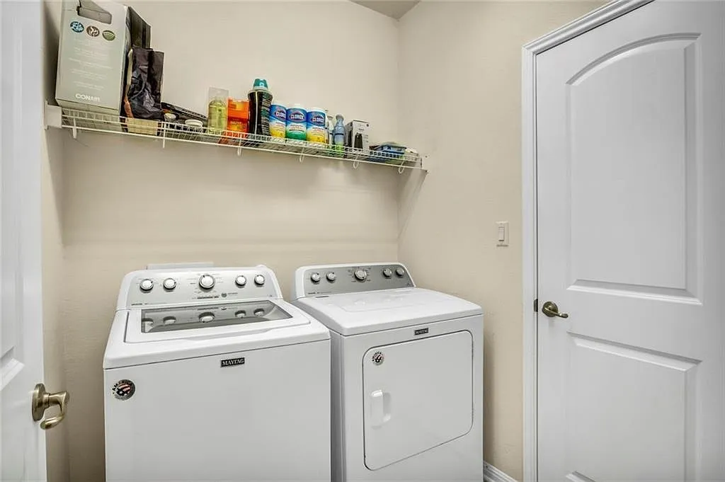 4 bed, 2474 sqft, $2,195 — Photo 3