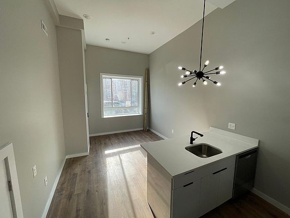 4th image of 2903 W Girard Ave