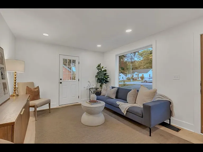 2020 Jones Cir — Photo 4
