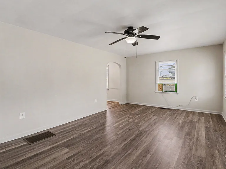 105 Maple Dr — Photo 9