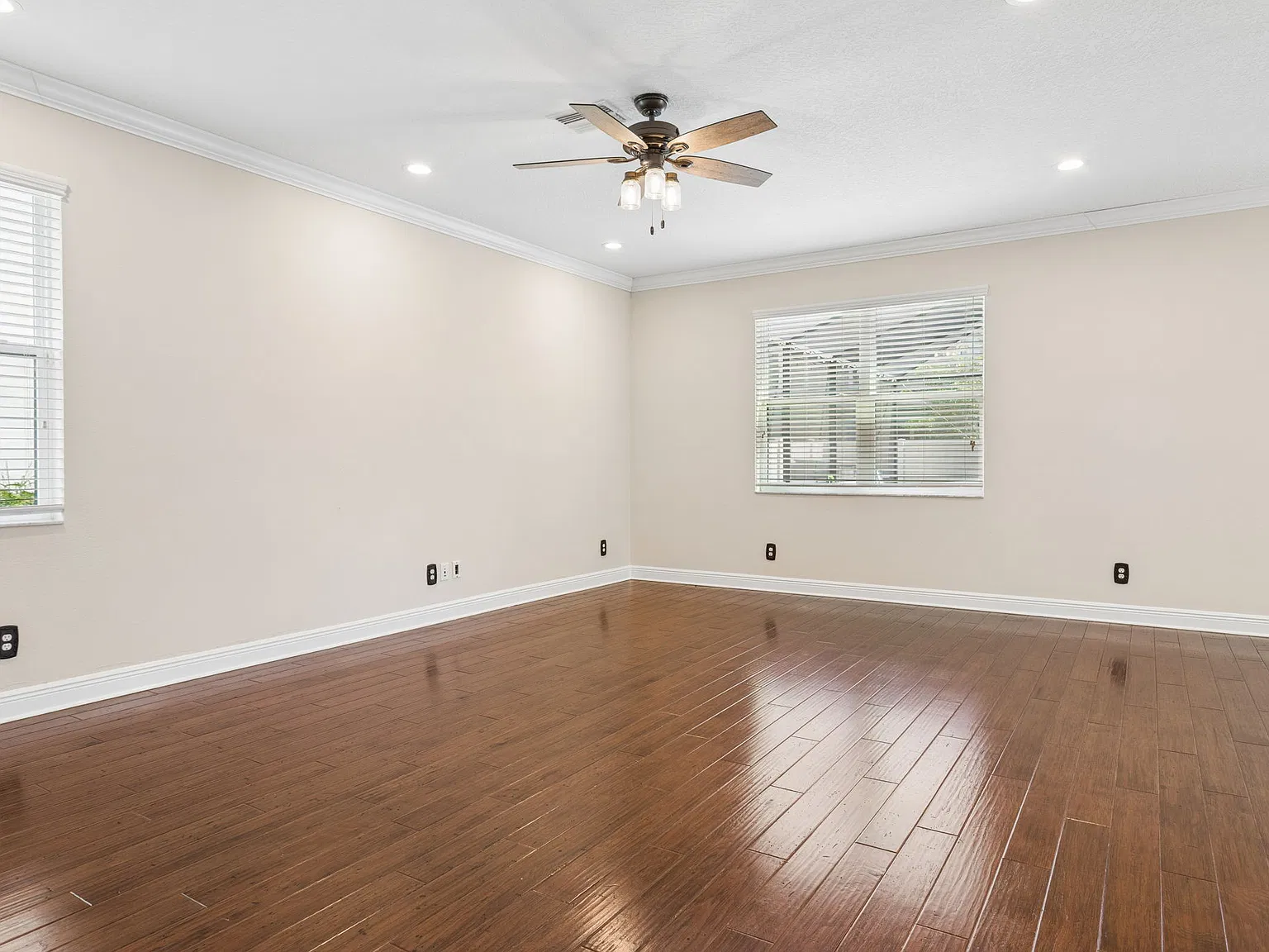 3 bed, 2.5 bath, 2585 sqft, $4,150 — Photo 3