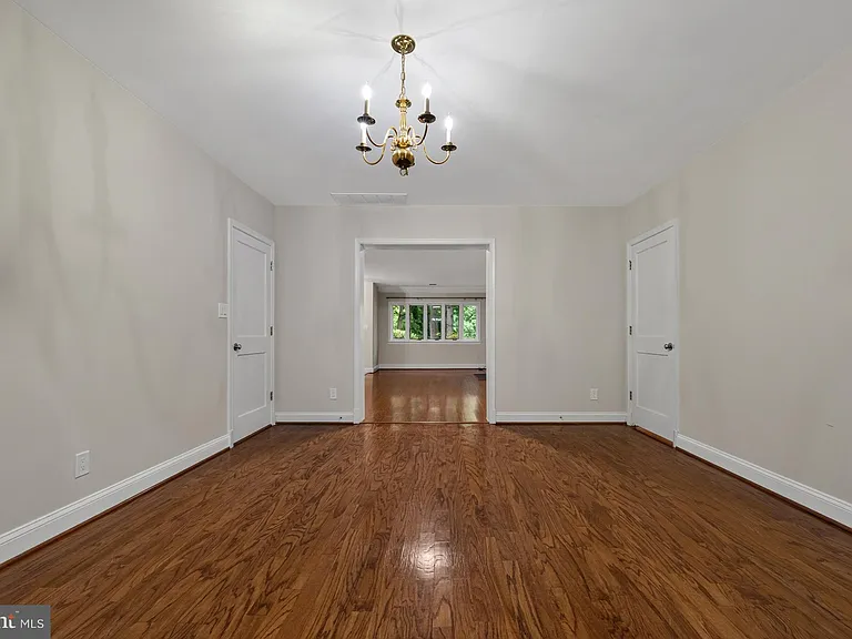 8023 Washington Ave — Photo 13