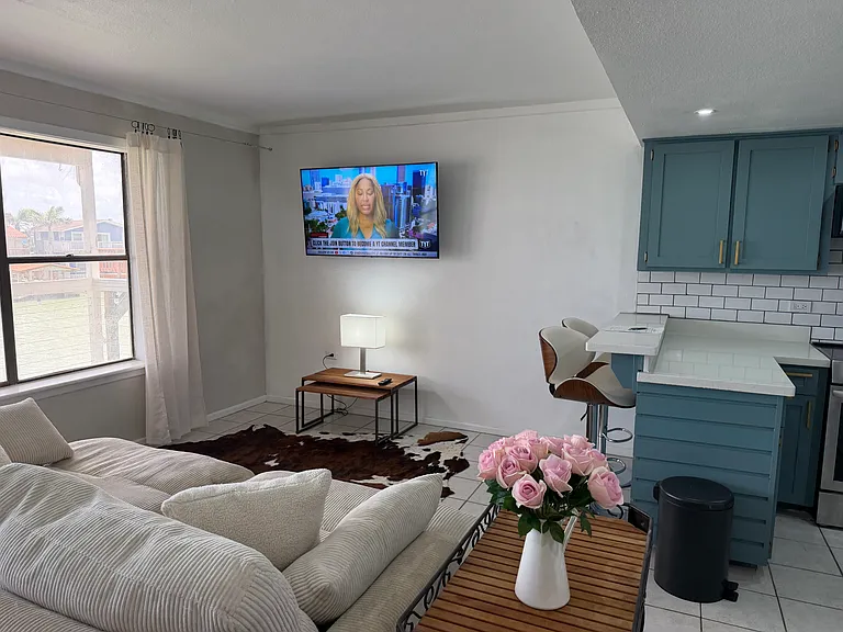 721 N Yturria St #3 — Photo 3