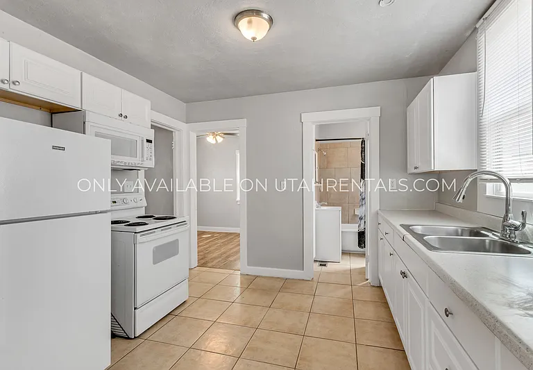 3182 Adams Ave #4 — Photo 2