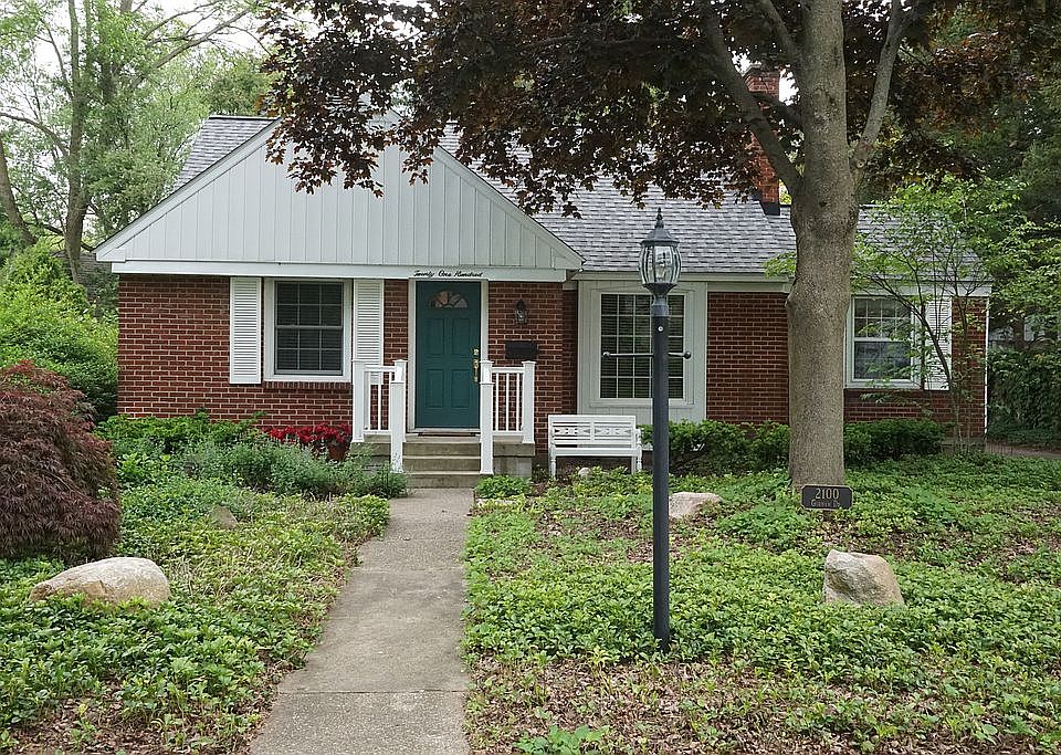 1st image of 2100 Gorham Dr SE