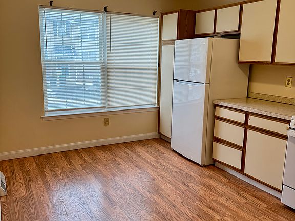 3rd image of 107 Valerie Ln