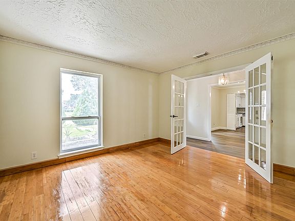 5th image of 9322 Petersham Dr