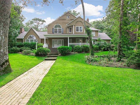 2nd image of 14 Surrey Ln