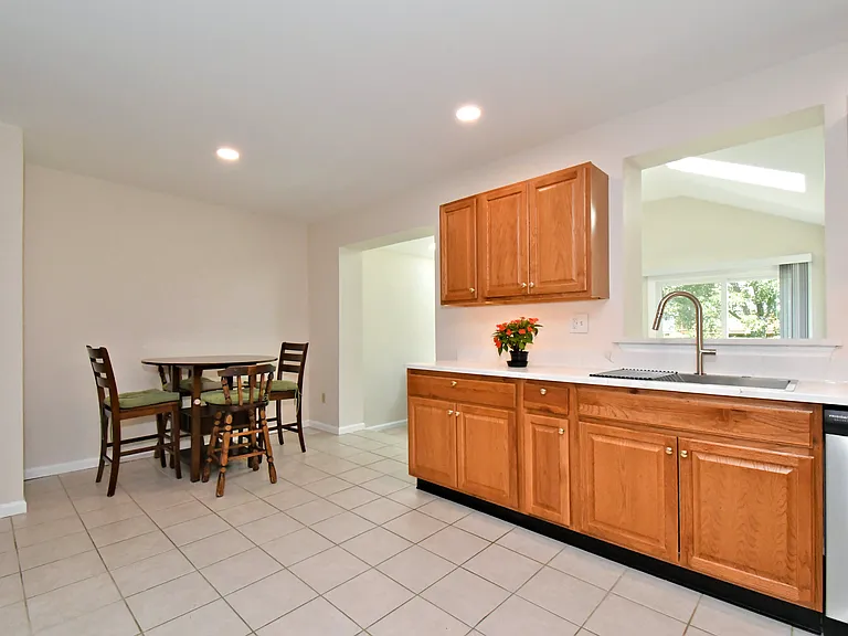 2489 Hillendale Dr — Photo 12