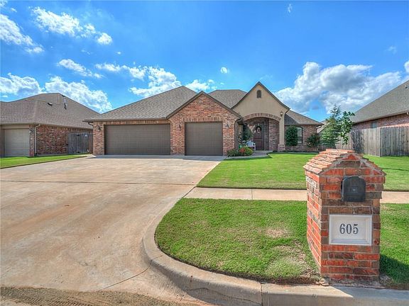 3rd image of 605 Samantha Ln