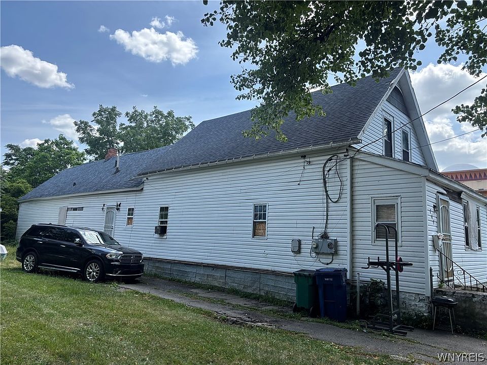 2nd image of 145 Monroe St