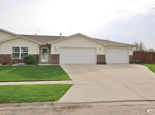 1937 24th St SW, Minot, ND 58701