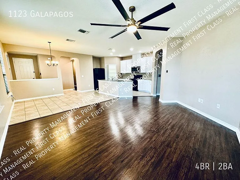 1123 Galapagos — Photo 5