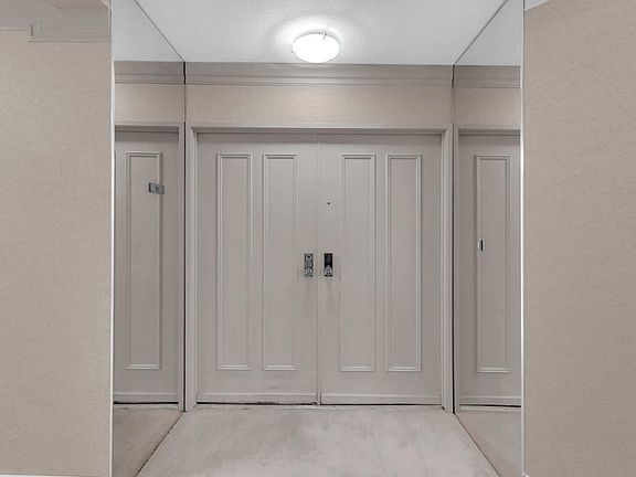 5th image of 910 Island Dr APT 112