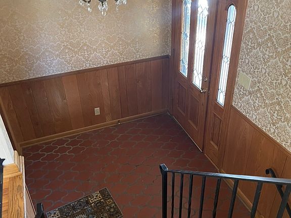 5th image of 124 E Lawrin Blvd
