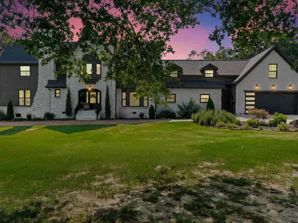 9 Country Club Cir, Searcy, AR 72143