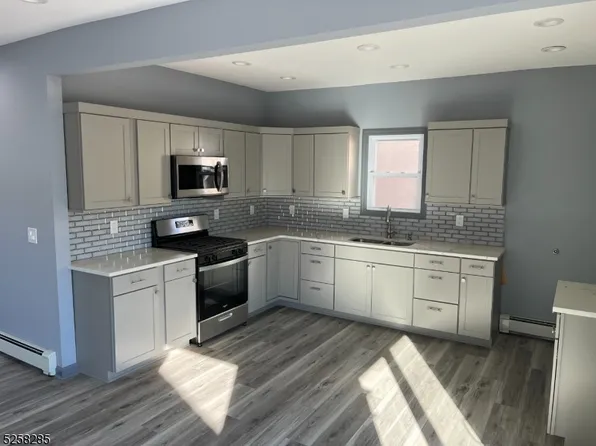 60 Franklin Pl, Totowa Boro, NJ 07512