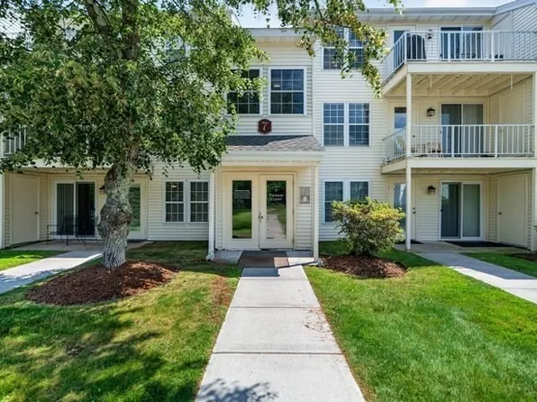 7 Thoreau Ct APT 8, Natick, MA 01760