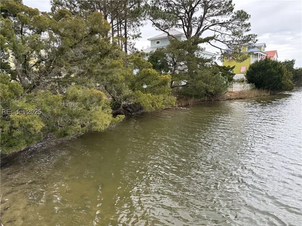 121 Harbour Key Dr, Saint Helena Island, SC 29920