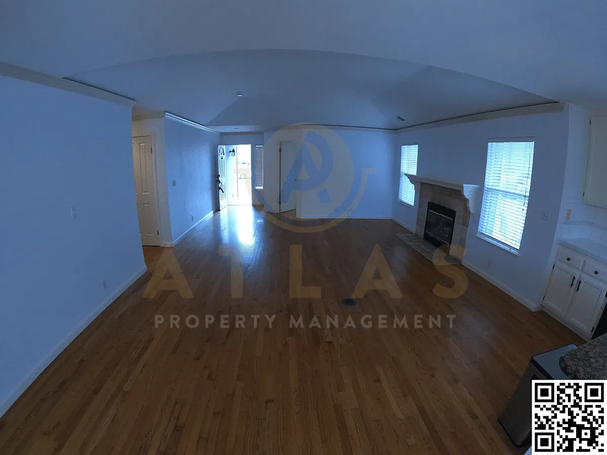 2022 Urbani Pl — Photo 2