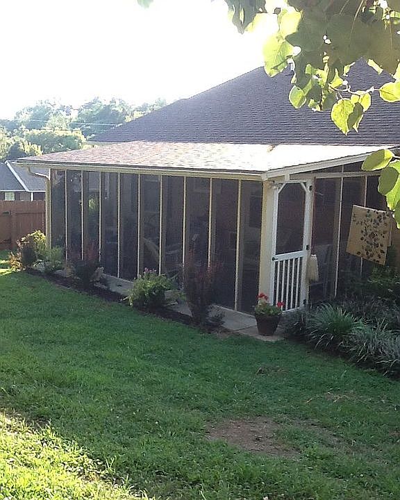 Screened in porch