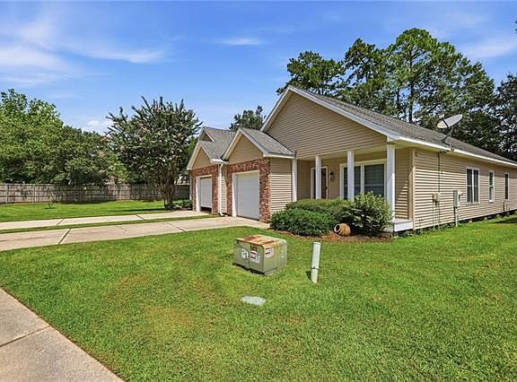 3rd image of 324 Fountains Park Blvd