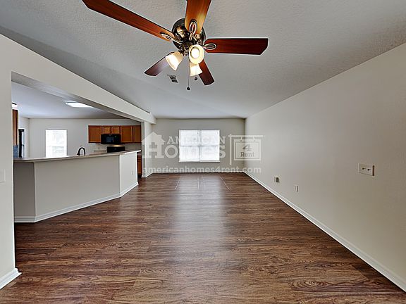 3rd image of 149 King Arthur Ct