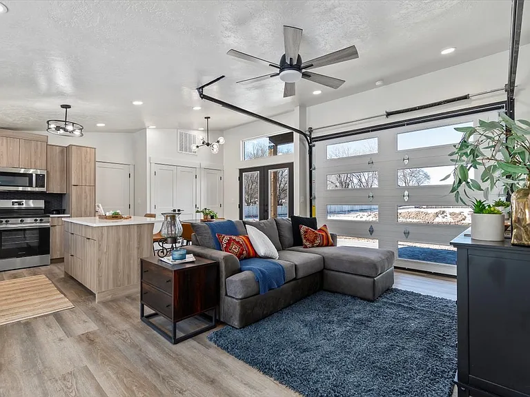 362 W London St — Photo 22
