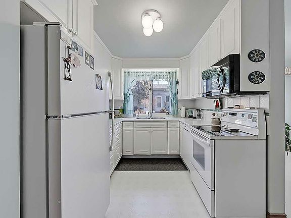 5th image of 44 Rosevale Dr NW
