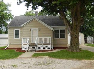 925 N George St, Clinton, IL 61727