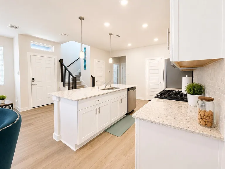 624 Pelican Dr — Photo 9
