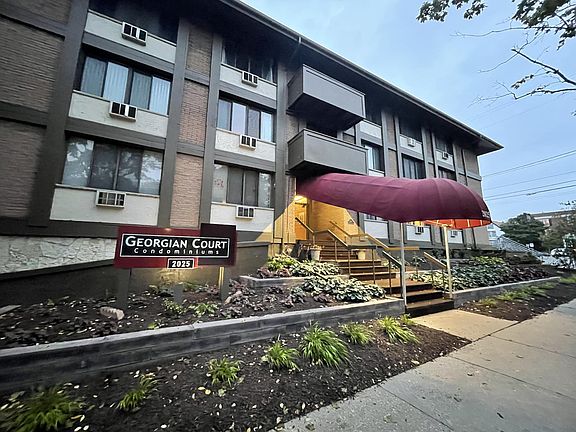 2nd image of 2025 E Greenwich Ave Unit 303