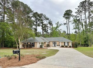 1610 Club Dr, Douglas, GA 31533