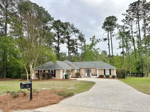 1610 Club Dr, Douglas, GA 31533
