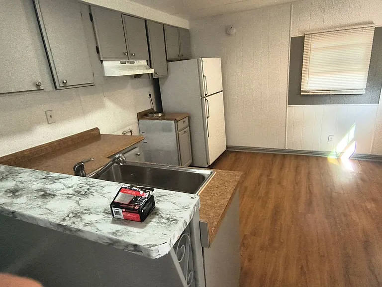 570 Oak Ave — Photo 2