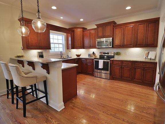 5th image of 210 Hibiscus Ct