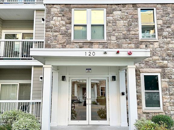 5th image of 120 University Ave #2109