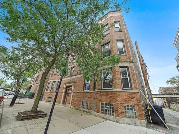 3rd image of 1011 W Newport Ave