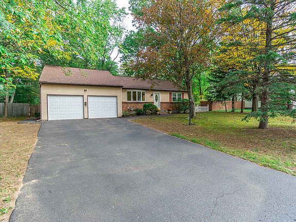 3rd image of 35 Velina Dr