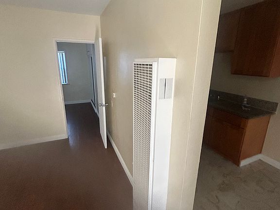 5th image of 406 W Washington Ave APT 4