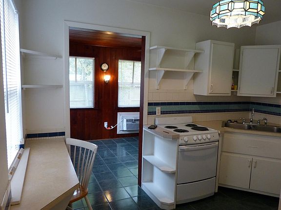 3rd image of 1013 Michigan Dr W APT C